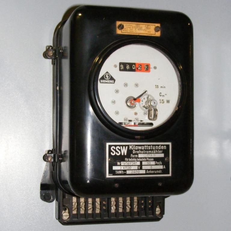 Zdjęcia starego licznika energii elektrycznej 8